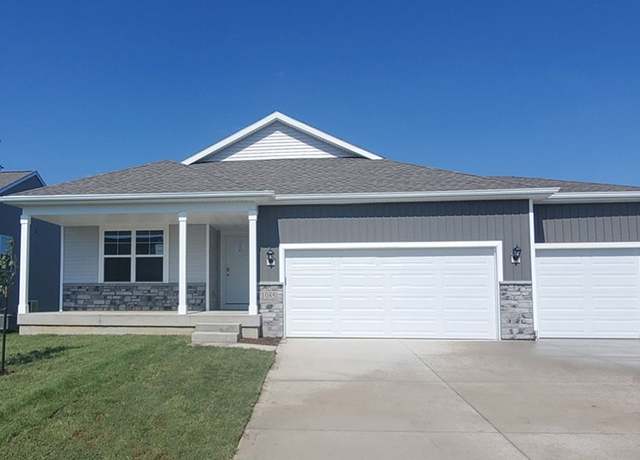 Property at 3005 Sweetwater Dr, Des Moines, IA 50320, 4 beds, 3 baths