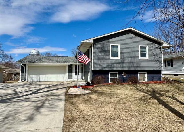 Property at 318 26th Ave Ave S, Clear Lake, IA 50428, 3 beds, 2 baths