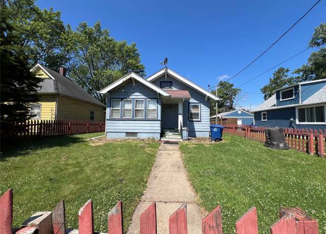 Property at 1406 E 15th St, Des Moines, IA 50316, 2 beds, 1 bath