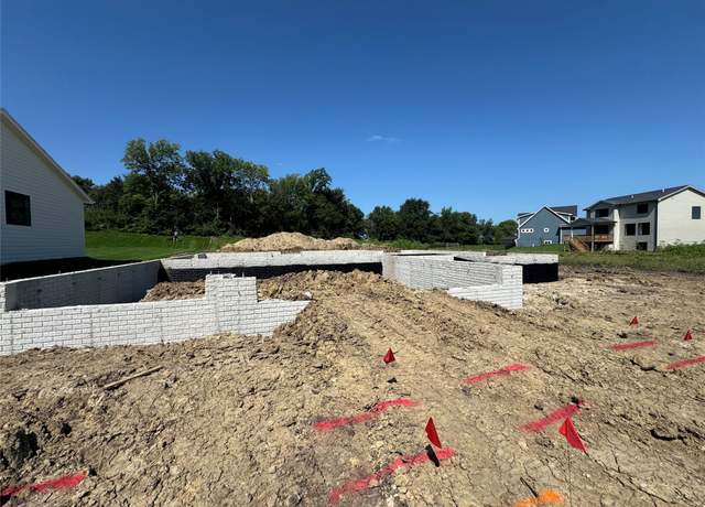 Property at 670 NW Georgetown Dr, Waukee, IA 50263, 5 beds, 3 baths