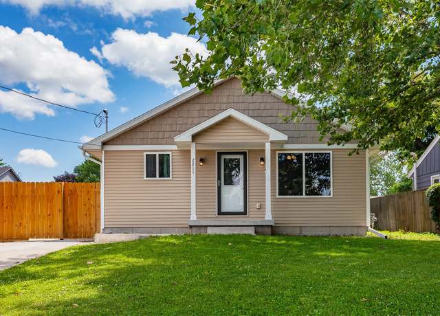 Property at 2211 E 38th St, Des Moines, IA 50317, 4 beds, 3 baths