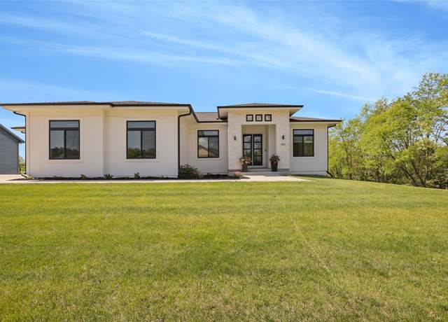 Property at 1401 W 14th Ave, Indianola, IA 50125, 5 beds, 4.5 baths