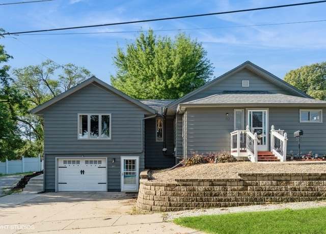Property at 80 Lacona Ave, Des Moines, IA 50315, 2 beds, 1 bath