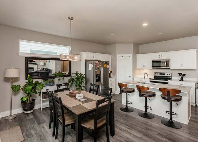 Property at 705 SE Drumlin Dr, Waukee, IA 50263, 4 beds, 3 baths