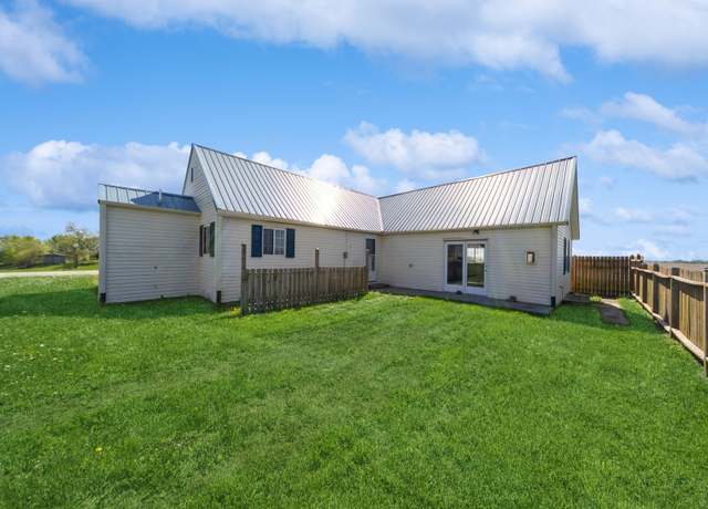 Property at 1953 S 44th Ave W, Newton, IA 50208, 4 beds, 2 baths