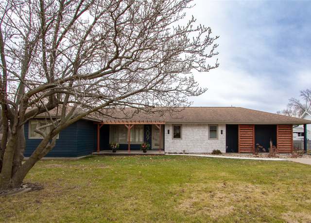 Property at 309 Independence St, Pella, IA 50219, 4 beds, 2 baths