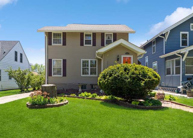 Property at 3812 Kingman Blvd, Des Moines, IA 50311, 3 beds, 1.5 baths
