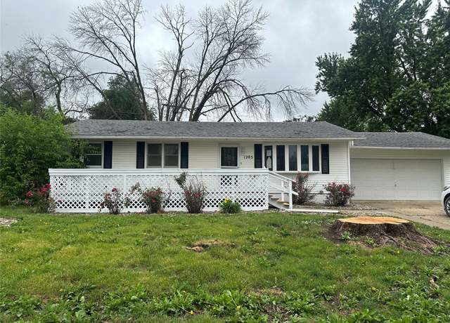 Property at 1205 S 4th St, Marshalltown, IA 50158, 3 beds, 1 bath