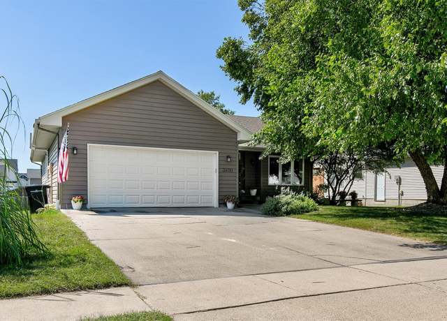 Property at 3400 Glenwood Dr, West Des Moines, IA 50265, 4 beds, 2 baths