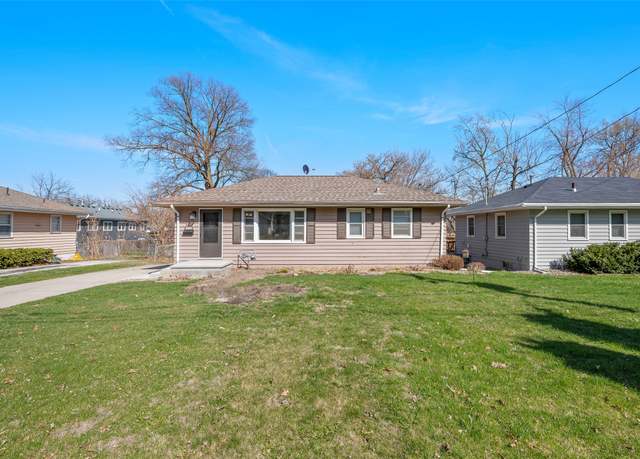 Property at 3851 34th St, Des Moines, IA 50310, 3 beds, 1 bath