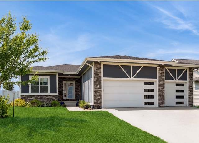 Property at 955 Spruce St, Waukee, IA 50263, 5 beds, 3 baths