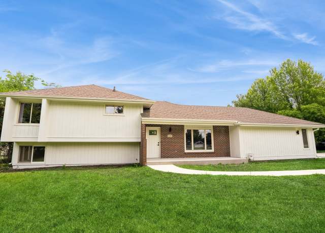 Property at 8501 NW Beaver Dr, Johnston, IA 50131, 3 beds, 2.5 baths