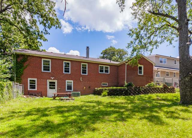 Property at 3020 30th St, Des Moines, IA 50310, 3 beds, 1 bath