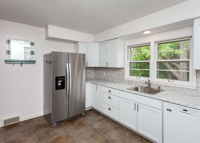Property at 3020 30th St, Des Moines, IA 50310, 3 beds, 1 bath