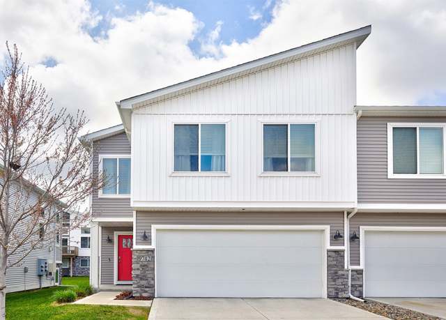 Property at 9742 Turnpoint Dr, West Des Moines, IA 50266, 3 beds, 3 baths