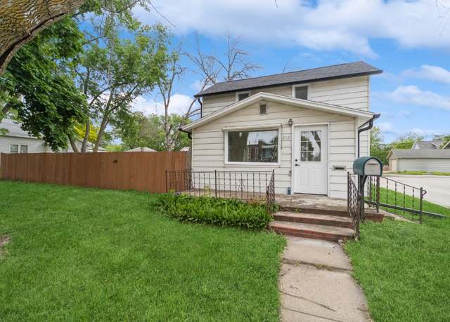 Property at 212 Nile Kinnick Dr N, Adel, IA 50003, 3 beds, 1 bath