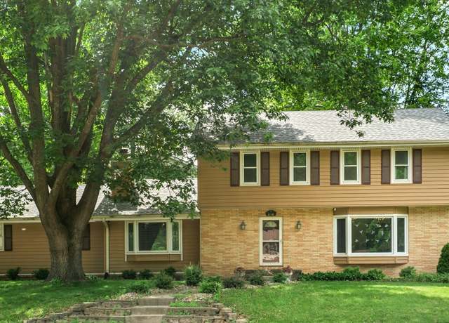 Property at 636 47th St, West Des Moines, IA 50265, 4 beds, 2.5 baths