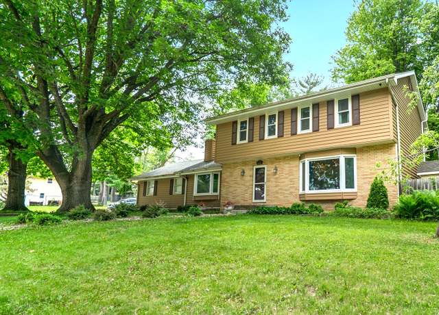 Property at 636 47th St, West Des Moines, IA 50265, 4 beds, 2.5 baths