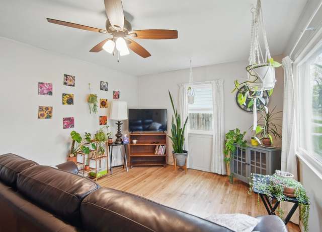 Property at 4131 Cornell St, Des Moines, IA 50313, 3 beds, 1 bath