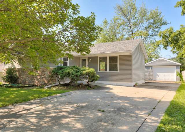 Property at 209 E Philip St, Des Moines, IA 50315, 3 beds, 1 bath