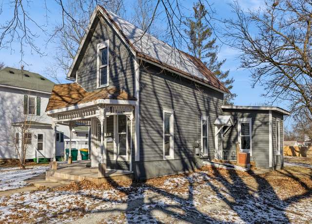Property at 215 W Filmore St, Winterset, IA 50273, 3 beds, 1.5 baths