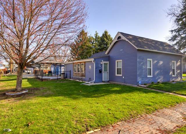 Property at 209 4th St SE, Altoona, IA 50009, 3 beds, 1 bath