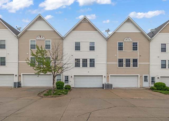 Property at 1046 10th Ave NW, Altoona, IA 50009, 2 beds, 1.5 baths
