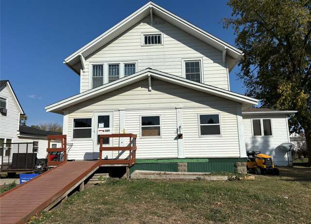 Property at 309 Kent St SW, Greenfield, IA 50849, 4 beds, 2 baths