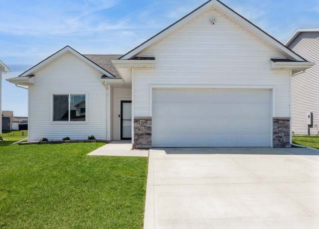 Property at 4209 NW 13th St, Ankeny, IA 50023, 3 beds, 3 baths
