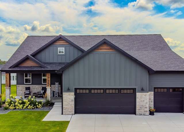 Property at 17662 Hammontree Dr, Clive, IA 50325, 5 beds, 3 baths