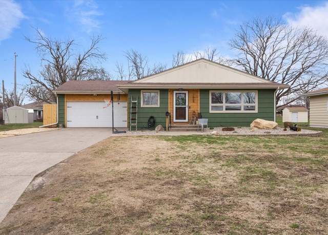 Property at 1409 SE Linn St, Boone, IA 50036, 4 beds, 2 baths