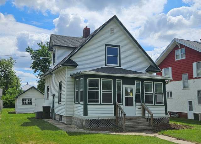 Property at 1920 1st Ave, Perry, IA 50220, 3 beds, 1.5 baths