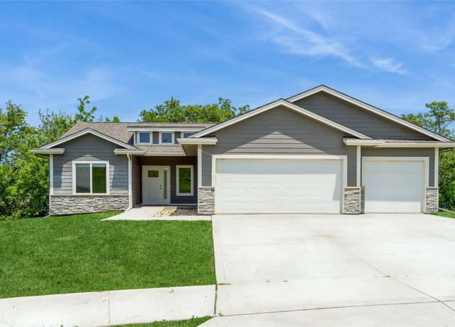 Property at 504 11th St, Adair, IA 50002, 4 beds, 3 baths