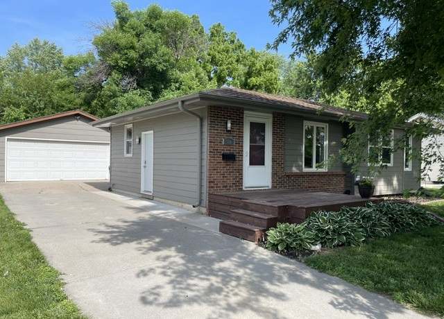 Property at 316 NW Linden St, Ankeny, IA 50023, 3 beds, 2 baths