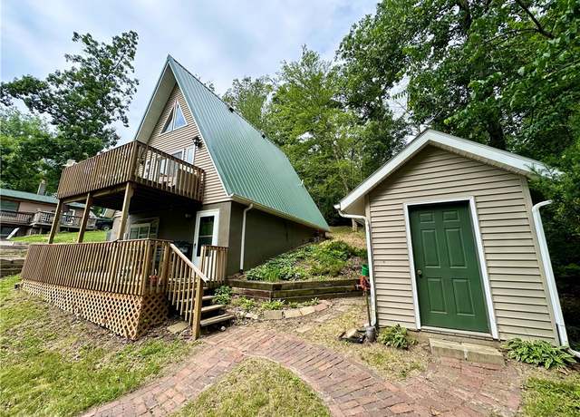Property at 1126 Lakeshore Dr, Brooklyn, IA 52211, 2 beds, 1.5 baths