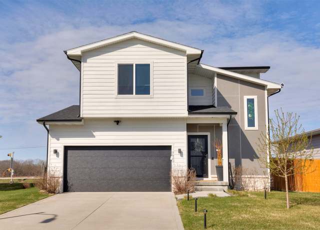 Property at 730 SE 69th St, Pleasant Hill, IA 50327, 3 beds, 2.5 baths