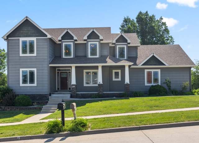Property at 923 S 10th St, Adel, IA 50003, 5 beds, 3.5 baths