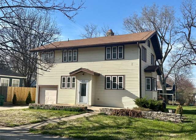 Property at 415 E Jefferson St, Winterset, IA 50273, 4 beds, 1.5 baths