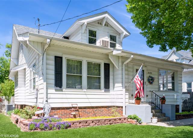 Property at 2122 E 12th St, Des Moines, IA 50316, 5 beds, 2 baths