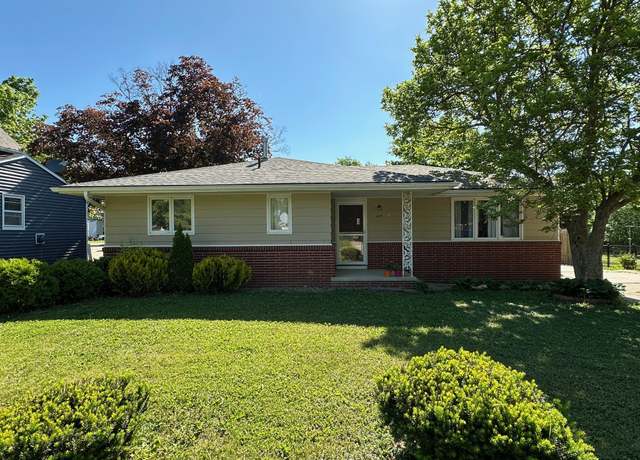 Property at 409 S 8th Ave, Winterset, IA 50273, 3 beds, 2 baths