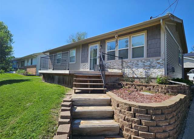 Property at 2612 Grandview Ave, Des Moines, IA 50317, 3 beds, 1 bath