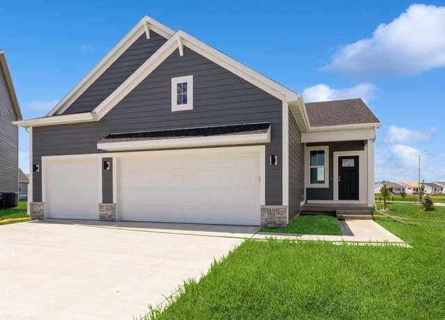 Property at 490 NW Independence Cir, Waukee, IA 50263, 4 beds, 3 baths