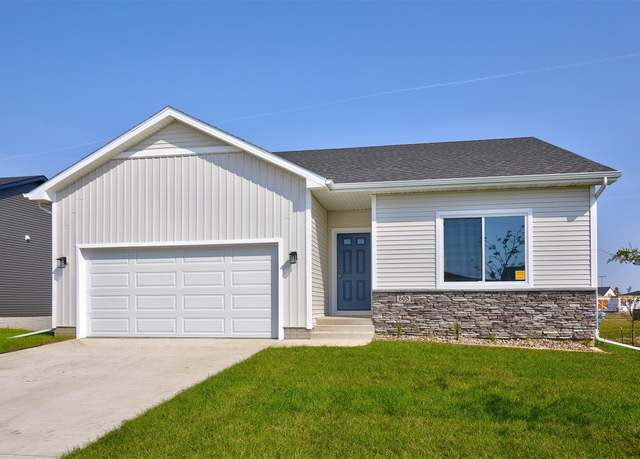 Property at 605 NW Compass Ave, Waukee, IA 50263, 4 beds, 3 baths