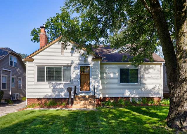 Property at 1431 44th St, Des Moines, IA 50311, 4 beds, 2 baths