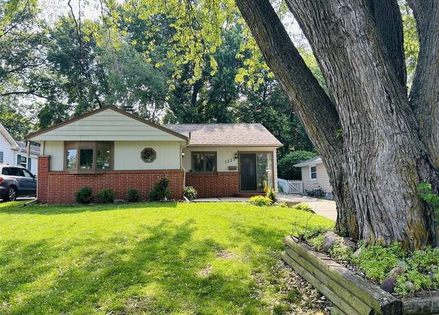 Property at 1333 Cummins Pkwy, Des Moines, IA 50311, 3 beds, 1.5 baths