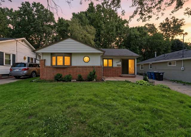 Property at 1333 Cummins Pkwy, Des Moines, IA 50311, 3 beds, 1.5 baths
