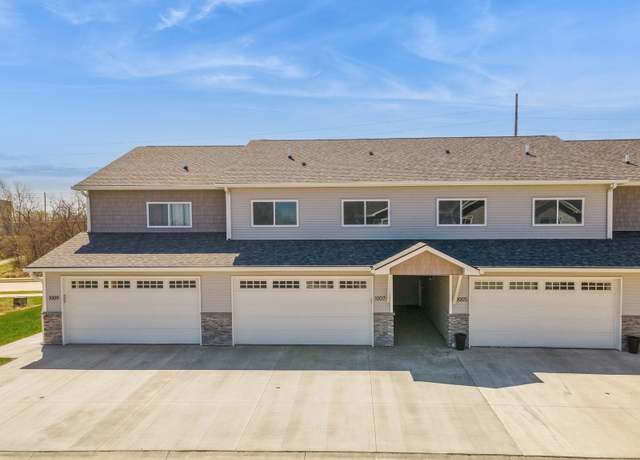 Property at 1007 Summerset Pl, Indianola, IA 50125, 3 beds, 2.5 baths