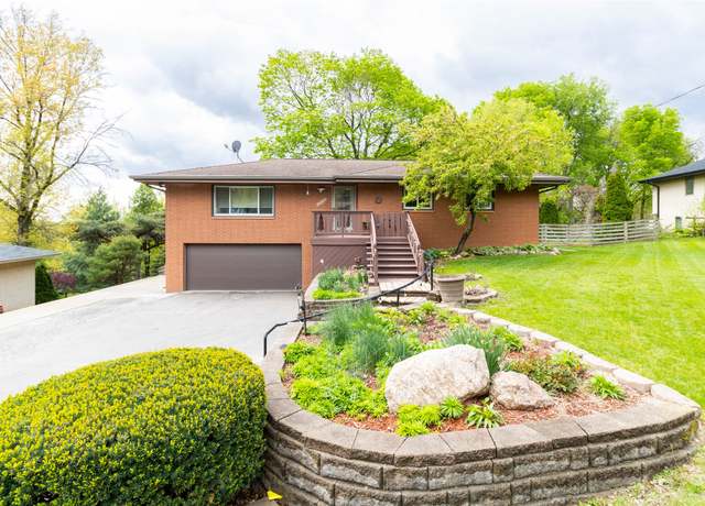 Property at 6740 NW Timberline Dr, Des Moines, IA 50313, 3 beds, 2 baths