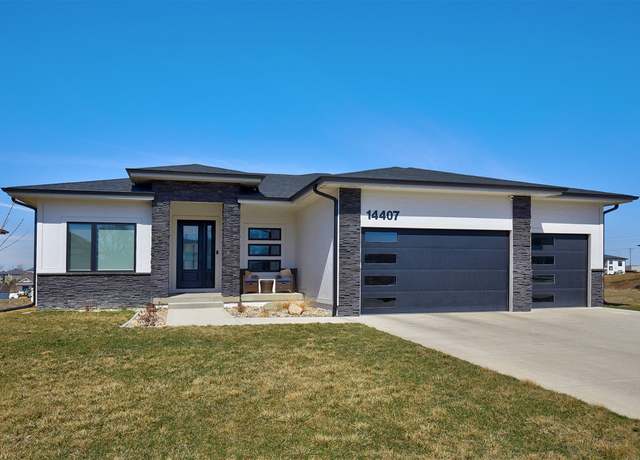 Property at 14407 Catalpa Dr, Urbandale, IA 50323, 5 beds, 3 baths