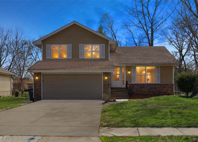 Property at 5010 Bel Aire Rd, Des Moines, IA 50310, 3 beds, 2.5 baths